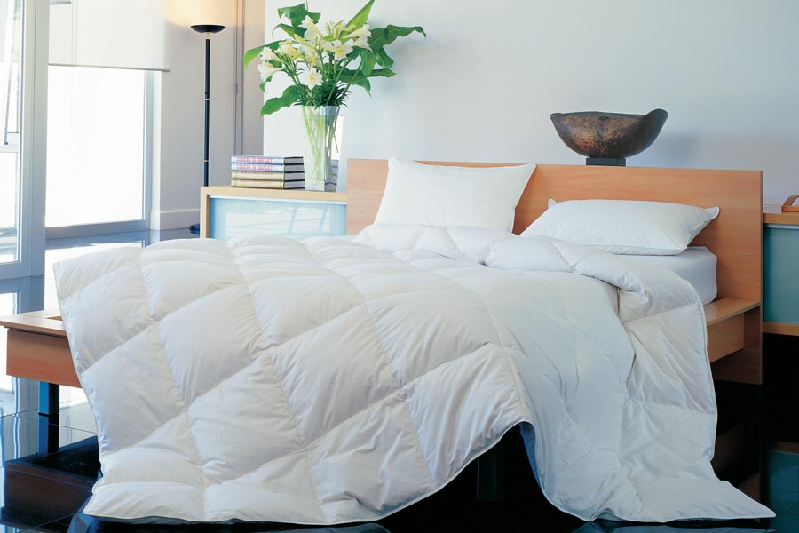 Hotel Quilts Doonas Duvets Microcloud Pillows Bedding